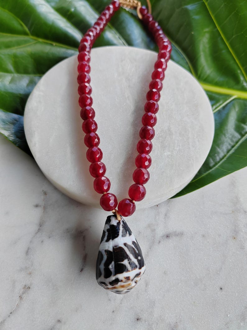 Hawaiian Hebrew Cone Shell and Faceted Ruby Chalcedony Jade Adjustable