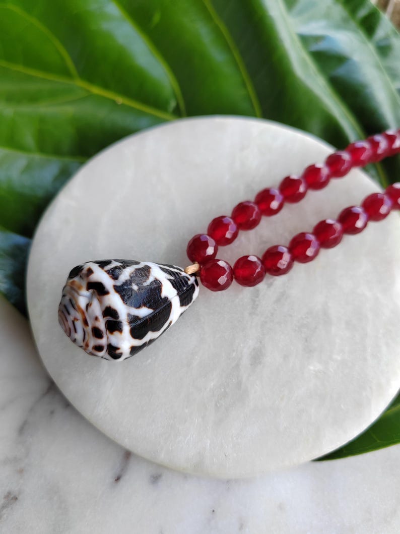 Hawaiian Hebrew Cone Shell and Faceted Ruby Chalcedony Jade Adjustable