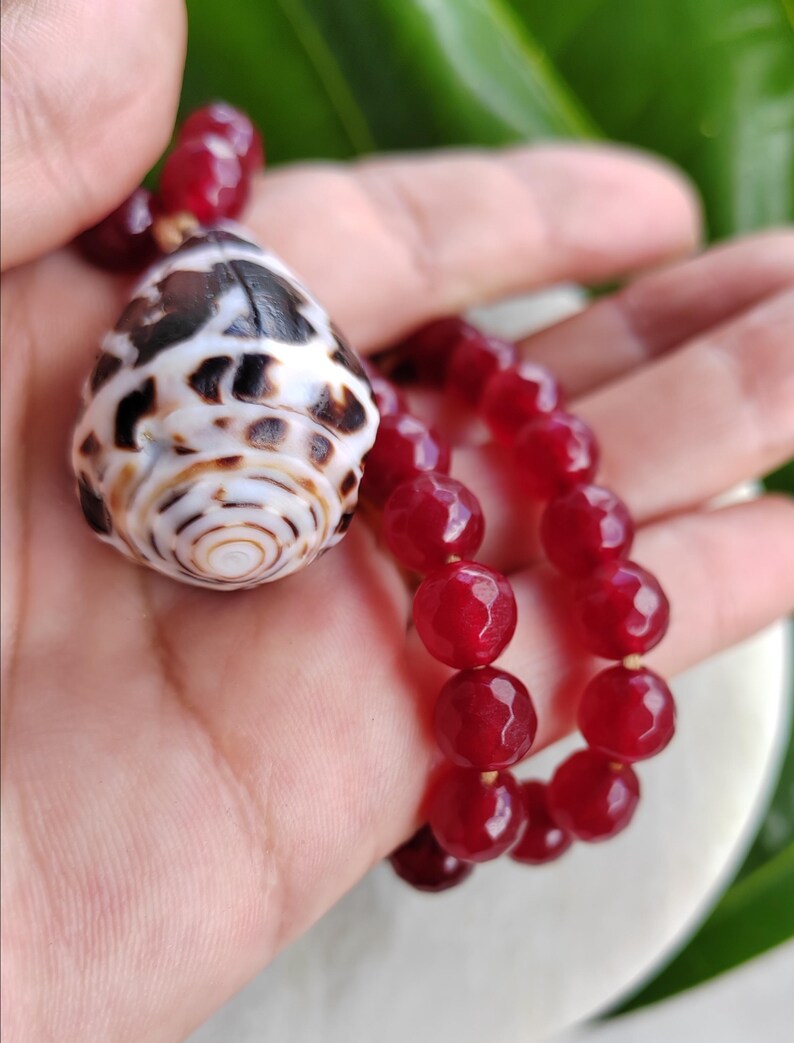 Hawaiian Hebrew Cone Shell and Faceted Ruby Chalcedony Jade Adjustable