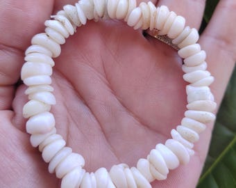 Hawaiian genuine Puka shell stretch bracelet 0.5 cm, small very Delicate puka shell, unique gift, everyday bracelet