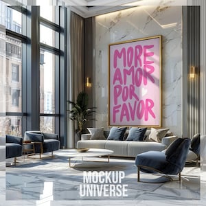 Peut inclure: Une maquette d'aménagement intérieur de salon avec une grande impression encadrée sur le mur. L'impression est sur fond rose avec le texte "MORE AMOR POR FAVOR" en rose. La pièce comprend un canapé gris, deux fauteuils gris, une table basse et une grande fenêtre avec vue sur une ville.