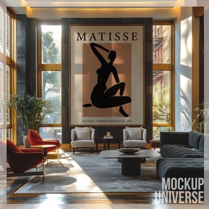Peut inclure: Une estampe d'art en noir et blanc d'une femme assise avec le texte "MATISSE" et "NU BLEU - FEMME ASSISE NO III, 1952" dans un cadre doré.