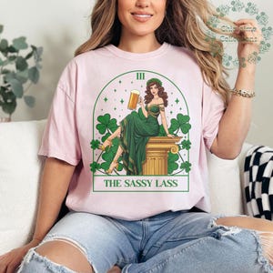 La chemise impertinente de la jeune fille, chemise drôle de la Saint-Patrick, t-shirt irlandais, chemise de la Saint-Patrick, chemise porte-bonheur, t-shirt shamrock, t-shirt de la Saint-Patrick