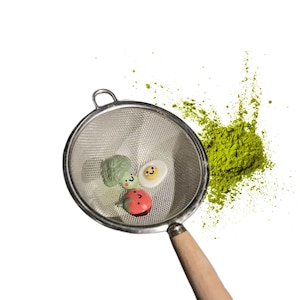 Bola tamizadora de cerámica para matcha – Diseños de personajes adorables, pintura apta para alimentos, peso para tamizar té matcha, 1–2 cm, se vende por unidad.