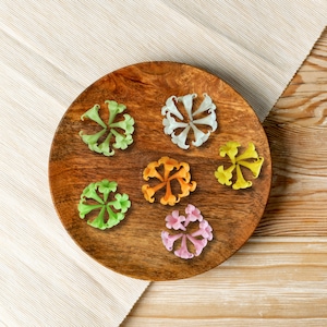 50- 100 Stück Clay Puakenikeni Blumen (Hawaiianische Blume) für Girlanden, Lei, Auch Dekorationen und Kunstprojekte - Verschiedene Farben
