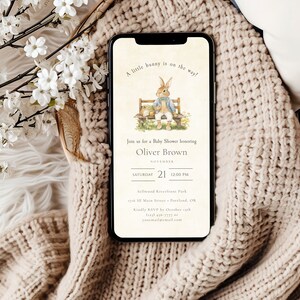 Puede incluir: Una invitaci&oacute;n digital para un baby shower con un conejito de dibujos animados sentado en un banco. La invitaci&oacute;n es para Oliver Brown y est&aacute; programada para el s&aacute;bado 21 de noviembre a las 12:00 PM en Aufwend Riverfront Park, 16 SE Main Street, Portland, OR. La fecha l&iacute;mite de respuesta es el 19 de octubre. La direcci&oacute;n de correo electr&oacute;nico es yourmail@email.com.