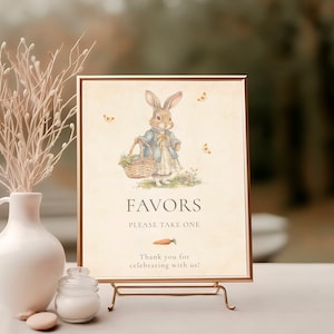 Può includere: Un cartello stampabile con una simpatica illustrazione di un coniglio che tiene un cestino di fiori. Il cartello dice "Favors, Please Take One" e "Thank you for celebrating with us!"