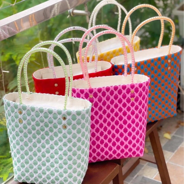 Wicker plastic handbags , checkered handbag in various color , tote bag, handmade basket for beach, pool , summer handbag , spring hand bag.
