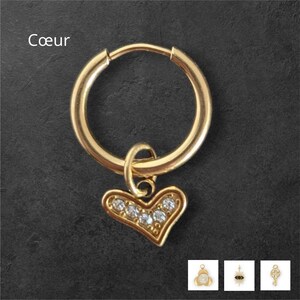 Peut inclure: Boucle d'oreille créole en or avec un petit pendentif en forme de cœur. Le pendentif en forme de cœur est décoré de strass transparents.