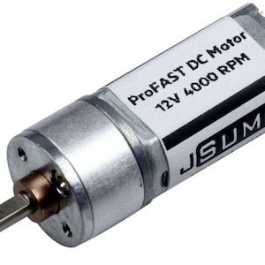 Puede incluir: Un pequeño motor de corriente continua plateado con un eje saliente y una etiqueta que dice "ProFAST DC Motor 12V 4000 RPM" y la marca "JSUMO". El motor tiene un cuerpo cilíndrico, diseñado para diversas aplicaciones.