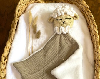 Doudou mouton crochet