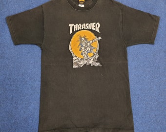 Vintage THRASHER Streetwear Skateboard Design T-shirt