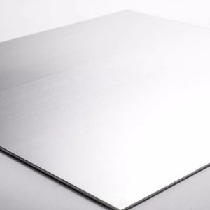Puede incluir: Una l&aacute;mina de metal de aluminio cepillado con una superficie lisa y reflectante.