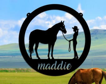 Letrero con nombre de establo de caballo personalizado, decoración de dormitorio con temática ecuestre personalizada, premio de carrera de barriles, regalo para dueño de caballo, placa de jinete