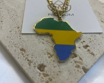 Collier à pendentif contour de carte de l'Afrique • Collier à breloques drapeau du Gabon • Bijoux de la culture africaine • Plaqué or 18 carats • Cadeau pour lui pour son anniversaire