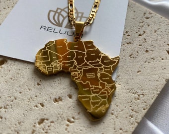 Collana con ciondolo con mappa dell'Africa • Collana con ciondolo con mappa dell'Africa con nomi di città • Gioielli della cultura africana • Placcato in oro 18 carati • Regala a lui e a lei