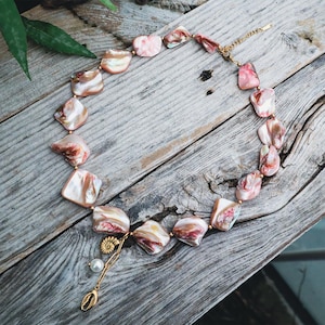 Pink Shell Beaded Necklace,Conch&Pearl Pendant,Ocean Choker,Seashell Necklace,Summer Jewelry,Beach Wedding Gift,Gift for Her