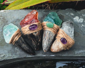 Mini varinha mágica, varinha artesanal, chifre de vaca natural e quartzo, cristal de cura, decoração de altar de bruxaria, varinha de meditação, energia espiritual, presente para ela