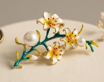 Vintage Lily Flower Brooch with Pearl-Floral Lapel Pin