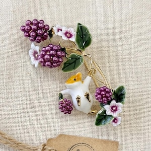 andmade Enamel Berry Squirrel Brooch-Vintage Style