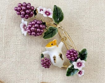 andmade Enamel Berry Squirrel Brooch-Vintage Style