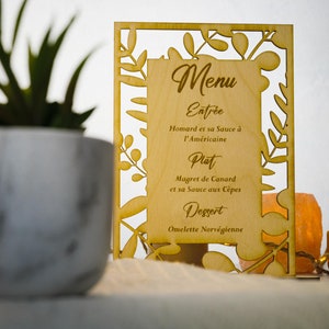 Menu en bois et en découpe de plante personnalisé