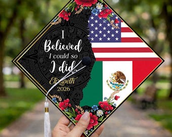 Aangepaste afstudeerpettopper met dubbele vlag en citaat 'I Believed I Could So I Did', gepersonaliseerde naamklasse uit 2026