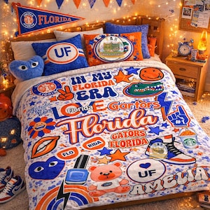 Op de afbeelding: Een rustiek houten bord met de tekst "Welcome to our home" in witte letters. Het bord heeft een verweerde afwerking en een eenvoudig, uitnodigend ontwerp, ideaal voor voordeurdecoratie.