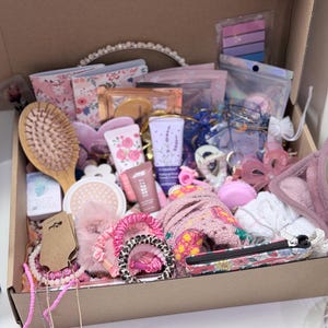 ?Mysterious box for Women? Retail Over $1400 I Tested EVERY Mystery Box Website (beauty edition) - YouTube main image 4