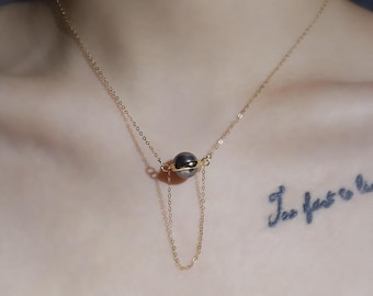 Collar Planeta de Plata, Colgante Saturno de Perla Swarovski, Joyería para Amantes del Espacio Celestial, Regalo de Graduación Significativo para Ella