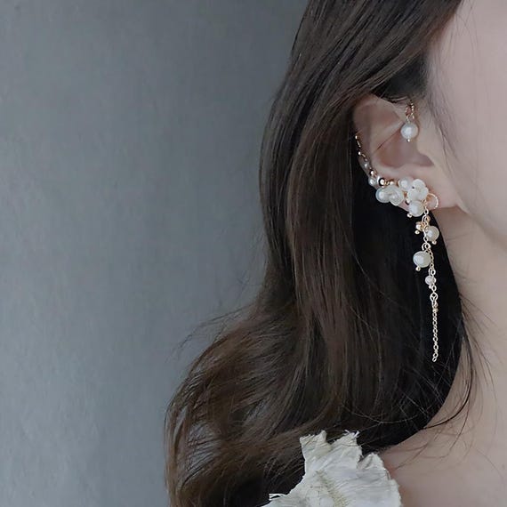 No Piercing Ear Cuff With Shell Flower & Pearl, Ethereal  display picture 3