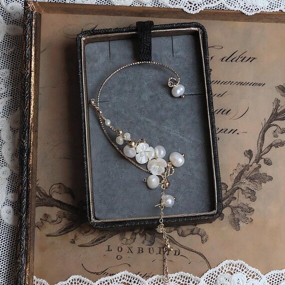 No Piercing Ear Cuff With Shell Flower & Pearl, Ethereal  display picture 2