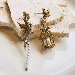 Vintage Birdcage Earrings, Brass and Pearl, Asymmetrical Design, Retro-Inspired Jewelry, Elegant and Stylish, High-Quality Brass, Two Colors, Unique Earrings, Special Occasions, Thoughtful Gift, Distinctive Accessories, Birdcage and Pearl Design