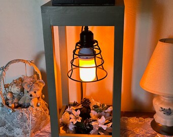 Colonial style lamp/lantern