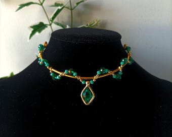 Metallhalsband. Grünes Steinhalsband. Feenhalsband. Grünes Halsband. Modeschmuck. Damenhalsband.