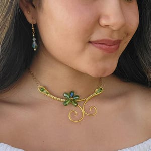 Gold floral necklace. Fairycore choker. Gold and green choker. Costume jewelry. Choker necklace for women.