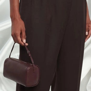 Vintage 90s Bag: Minimalist Handbag for Retro Style Enthusiasts Perfect Gift Idea Wine Red Leather