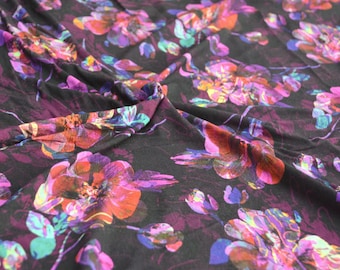 Tejido de punto de jersey de algodón y viscosa con estampado floral morado, estampado de flores rosas
