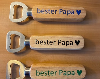 Schöner Flaschenöffner aus Holz mit „bester Papa“ Schriftzug beklebt