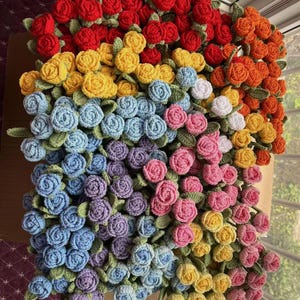 Handgehäkelte Mini-Rose – Geschenkidee, Deko oder Blumenstrauß