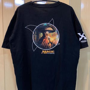 Vintage 00s Magic The Gathering Opal-Auge Konda's Yojimbo T-Shirt (Super Rare), Verräter von Kamigawa, Spielkarte Promo, Vintage Zauberer