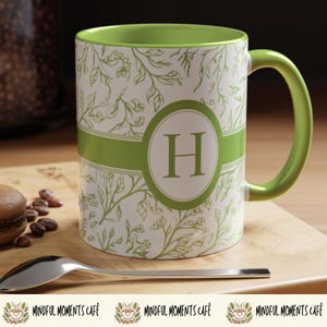 Taza con inicial personalizada: diseño de coqueta de toile verde, taza de café personalizada, regalo de inspiración vintage para ella, regalo de fiesta nupcial, niña adolescente