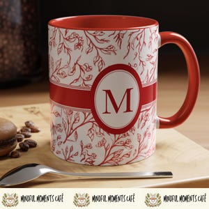 Taza con inicial personalizada: diseño de coqueta de toile rojo, taza de café personalizada, regalo de inspiración vintage para ella, regalo de fiesta nupcial, niña adolescente