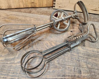 Vintage Pair of Tin Egg Beaters, Kitchen Tool, Kitchen Mixer, Antique Kitchen Egg Beater, Gift for Mom, Kitchen Tools 1224-033
