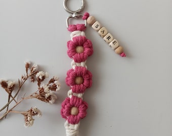 Fleur en macramé avec nom | Porte-clés bohème | Porte-clés marguerite en macramé | Cadeau de demoiselle d'honneur | Cadeaux faits main | Idée cadeau | Cadeau pour maman