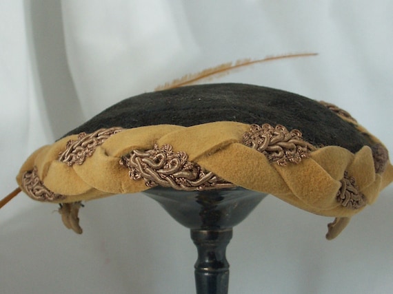 Rare Fine! Vintage Marigold Yellow and Black Tilt/toy Hat  display picture 1