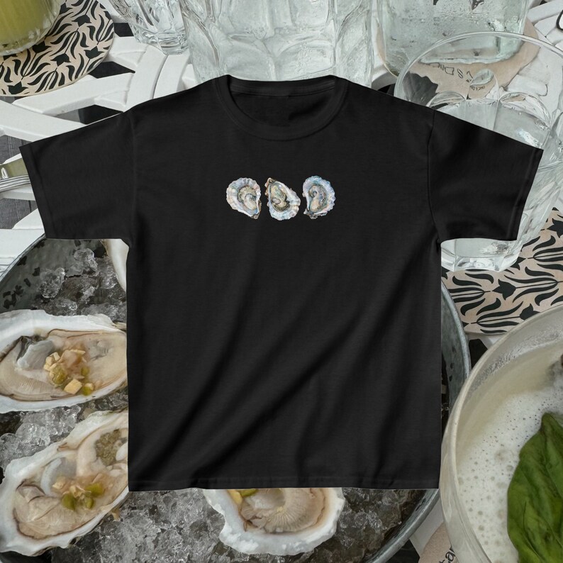 Oyster Baby Tee Women Mermaidcore Shirt Coastal Granddaughter Crop Top Sardine Aesthetic 90s Mini Tee Vintage Seashell Girl Black