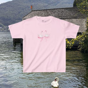Camiseta Coquette Swan Baby para mujer, top corto de estilo femenino suave, conjunto ideal para conciertos, camiseta delicada y femenina, camiseta mini de moda estilo años 90 (Y2K). Light Pink