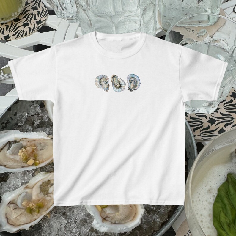 Oyster Baby Tee Women Mermaidcore Shirt Coastal Granddaughter Crop Top Sardine Aesthetic 90s Mini Tee Vintage Seashell Girl White