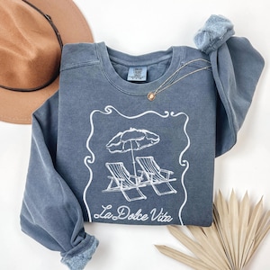 Amalfi Coast Graphic Sweatshirt, La Dolce Vita Italy Oversized Comfort Colors Shirt, Vacation, Retro Tee, Preppy Clothing, Aesthetic Apparel